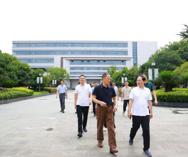 河池市辅导赴嘉兴调研J9直营集团丝绸 共商高端丝绸项目落地大计