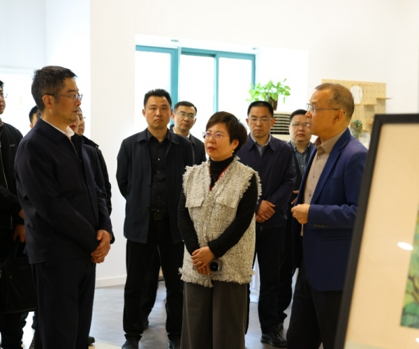 许幼月市长一行光临J9直营集团丝绸调研领导  赋能老字号与丝绸产业高质量发展